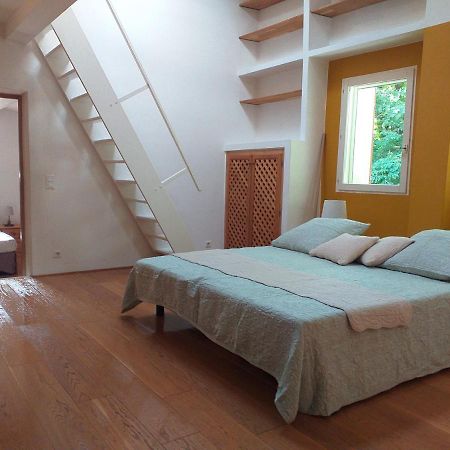 Maison Au Coeur De Fontaine De Vaucluse, Nichee Sur Le Rocher Et Surplombant La Sorgue Dış mekan fotoğraf