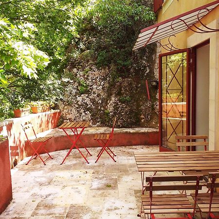 Maison Au Coeur De Fontaine De Vaucluse, Nichee Sur Le Rocher Et Surplombant La Sorgue Dış mekan fotoğraf