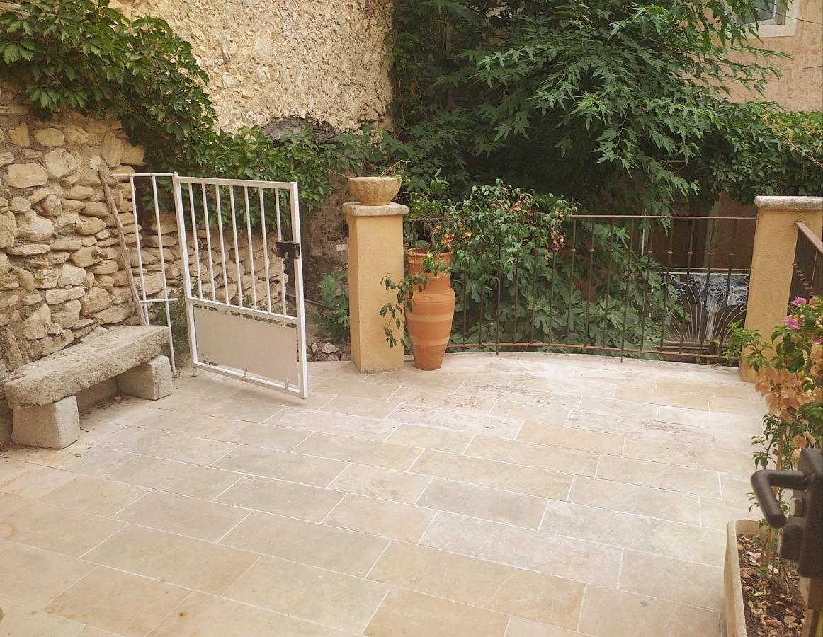 Maison Au Coeur De Fontaine De Vaucluse, Nichee Sur Le Rocher Et Surplombant La Sorgue Dış mekan fotoğraf