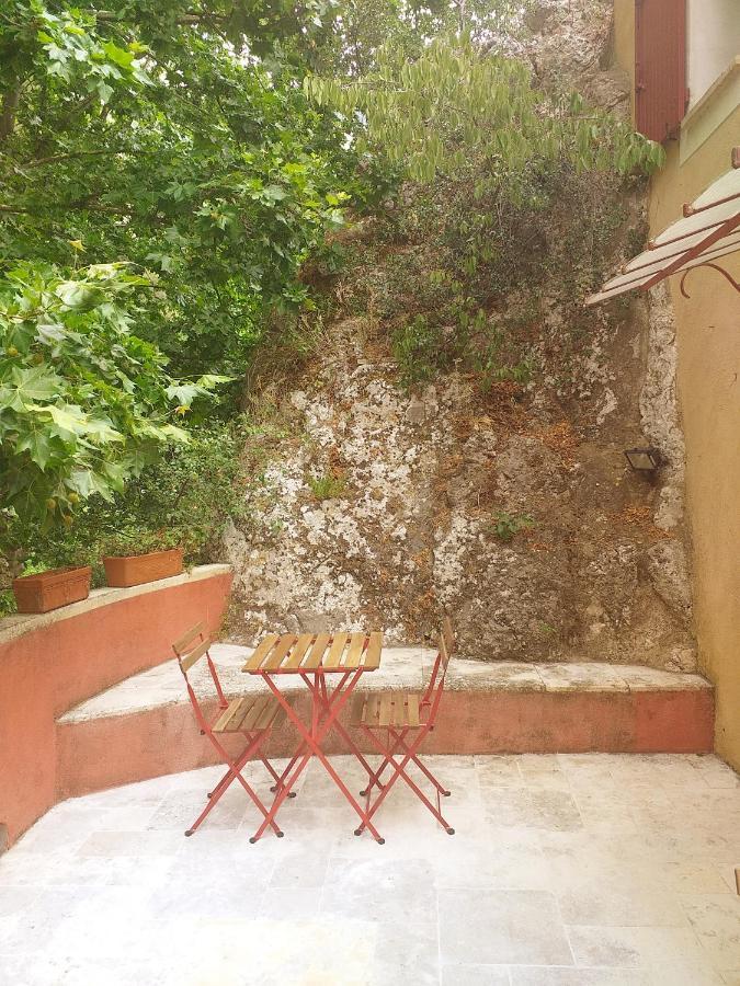 Maison Au Coeur De Fontaine De Vaucluse, Nichee Sur Le Rocher Et Surplombant La Sorgue Dış mekan fotoğraf