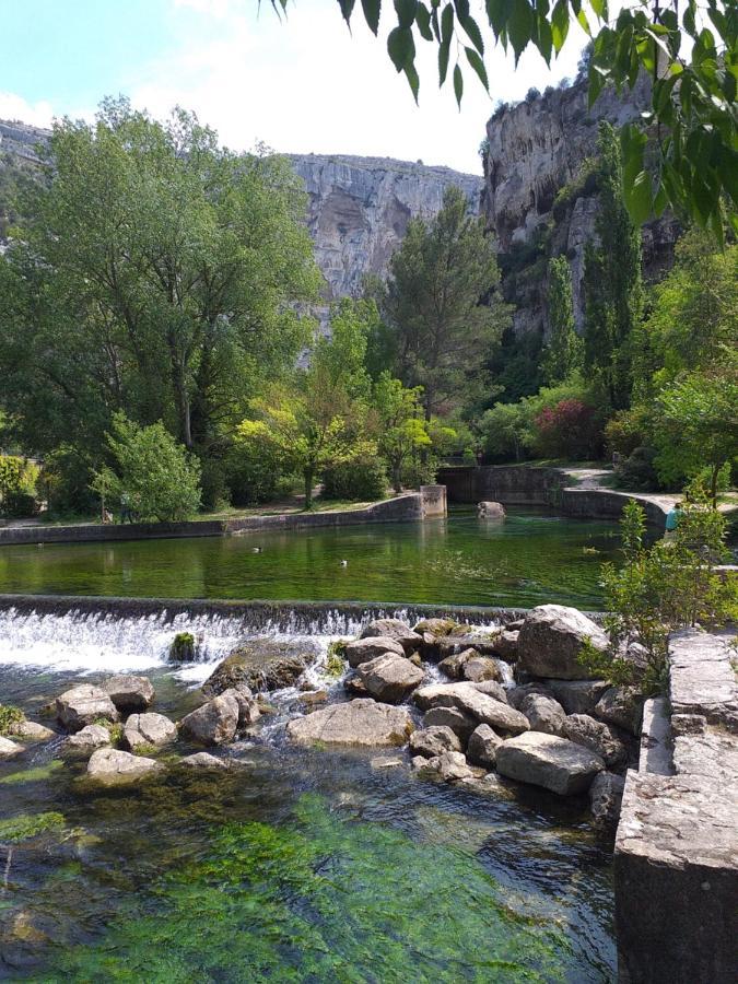 Maison Au Coeur De Fontaine De Vaucluse, Nichee Sur Le Rocher Et Surplombant La Sorgue Dış mekan fotoğraf