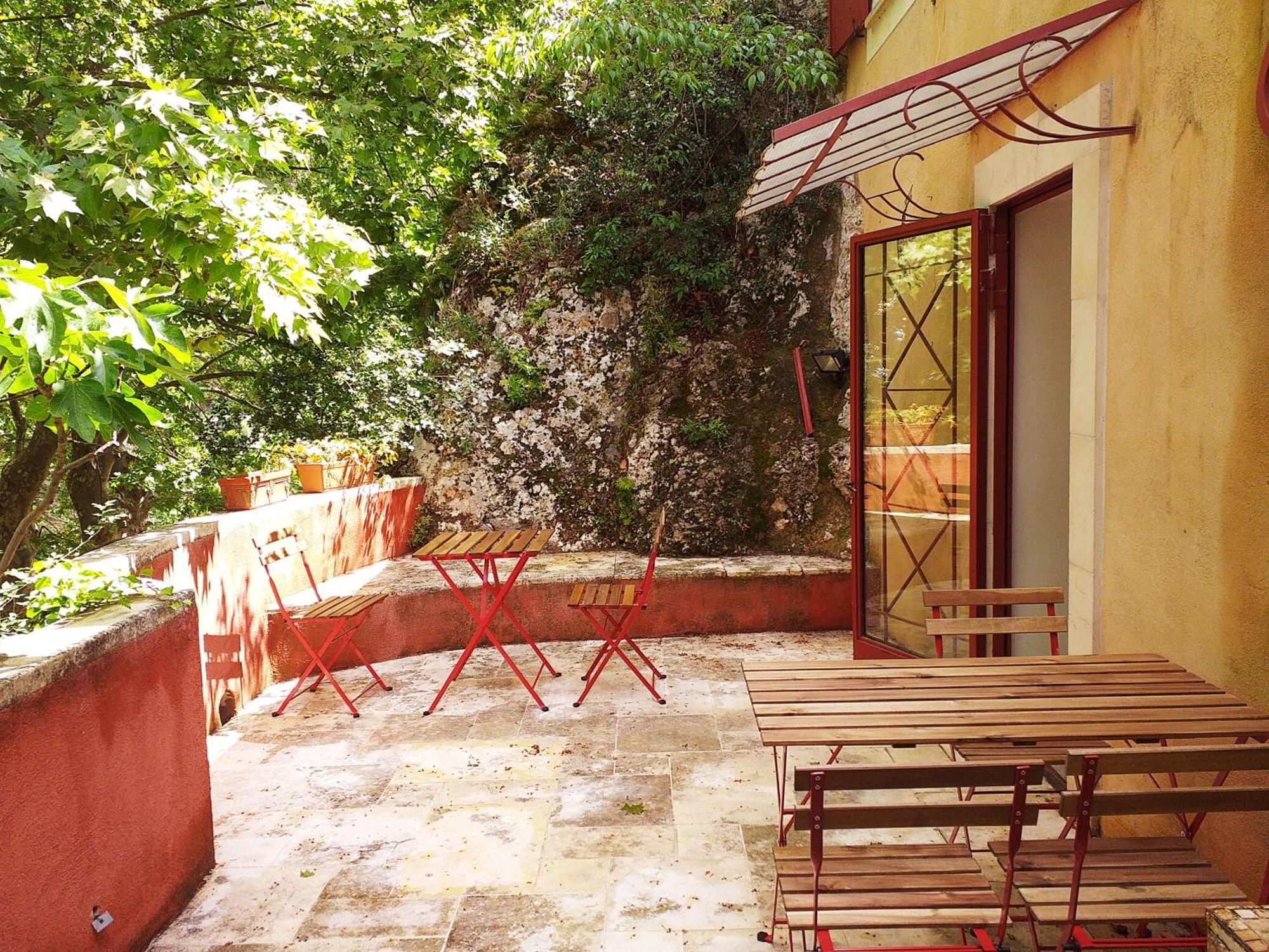 Maison Au Coeur De Fontaine De Vaucluse, Nichee Sur Le Rocher Et Surplombant La Sorgue Dış mekan fotoğraf